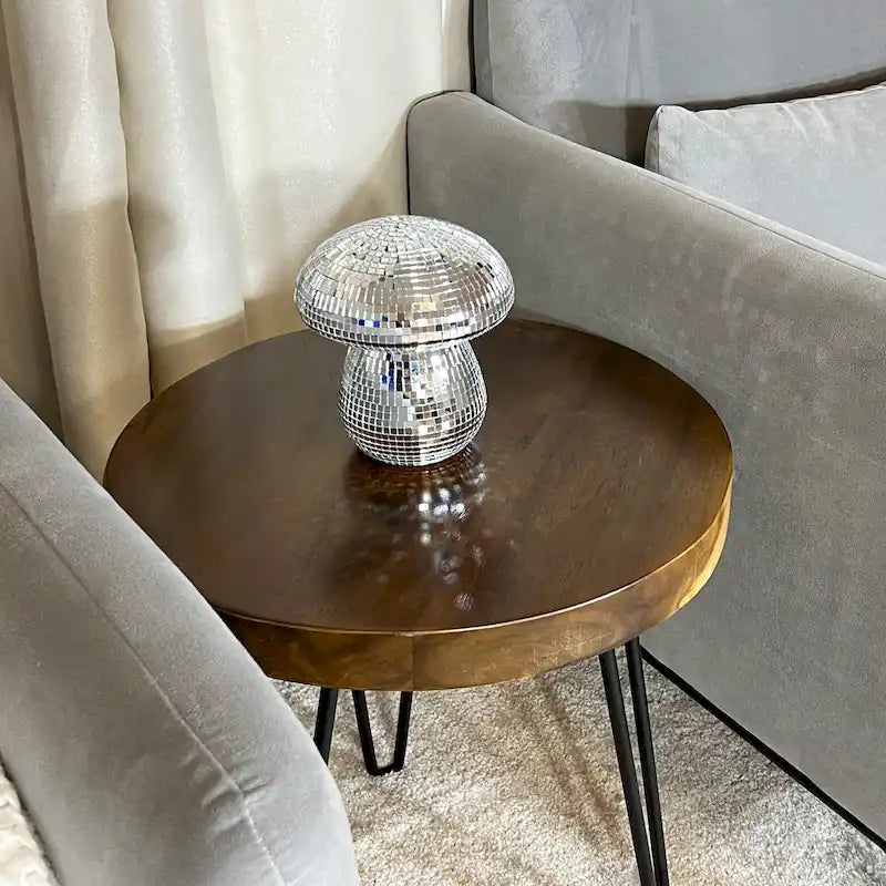 Table d'appoint en teck massif à bord brut